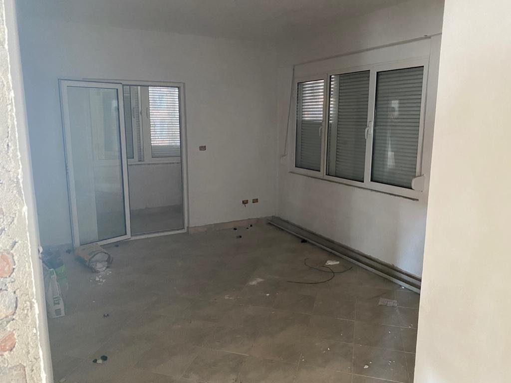  Shitet Apartament 2+1 pran shkolles Eftali K