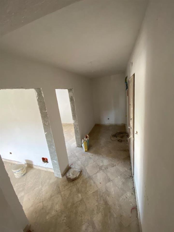  Shitet Apartament 2+1 pran shkolles Eftali K