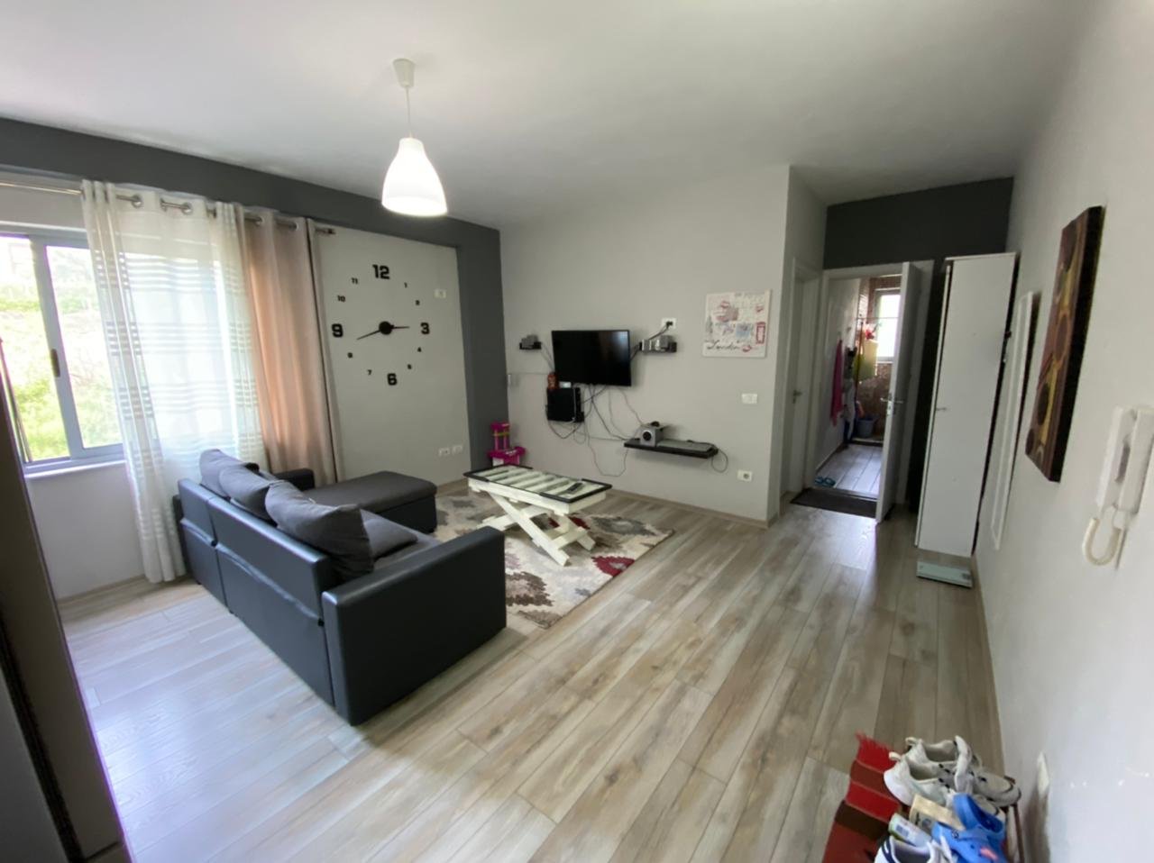 Shitet apartament 1+1