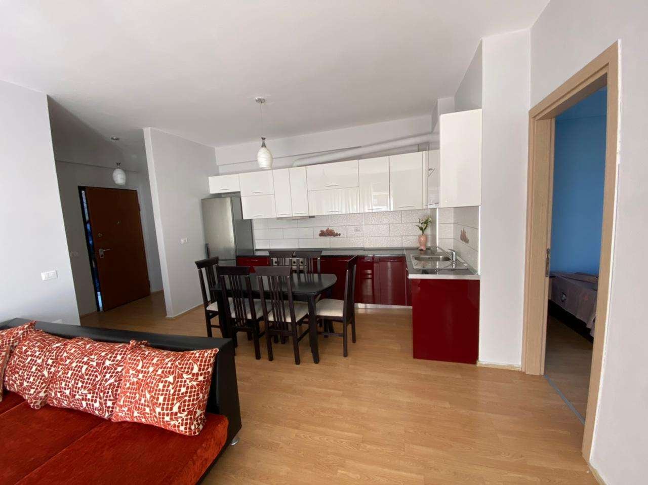 Apartament 2+1 i mobiluar