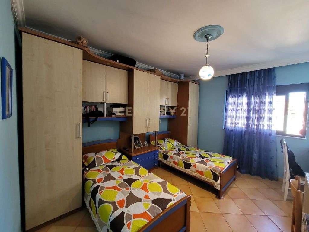 SHITET APARTAMENT 2+1+2 PRANE KAZAZIT!!