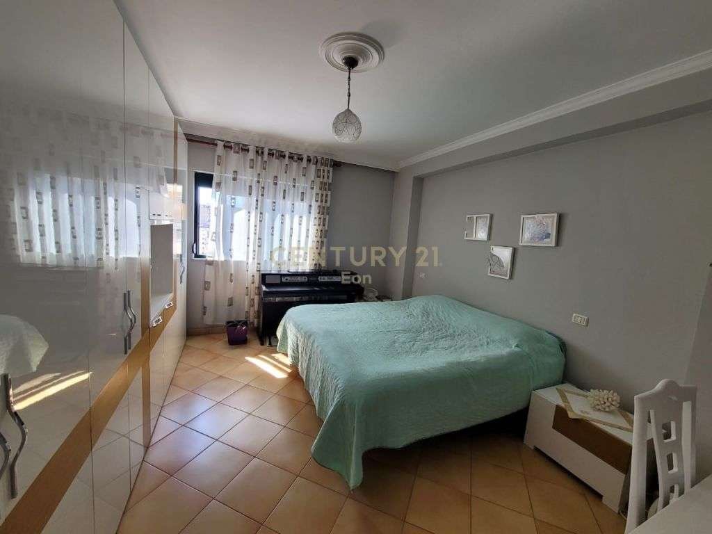 SHITET APARTAMENT 2+1+2 PRANE KAZAZIT!!