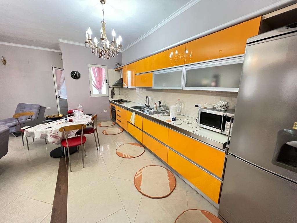 SHITET APARTAMENT 2+1+2 PRANE KAZAZIT