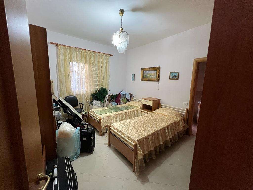 SHITET APARTAMENT 2+1+2 PRANE KAZAZIT