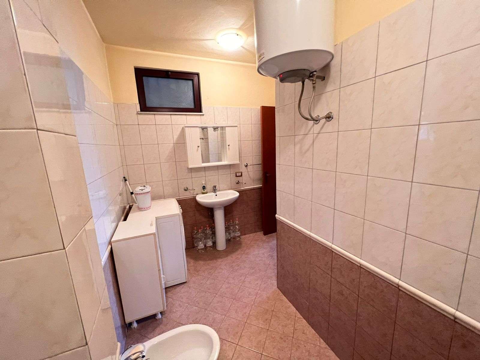 SHITET APARTAMENT 2+1 PRANE POLIKLINIKES