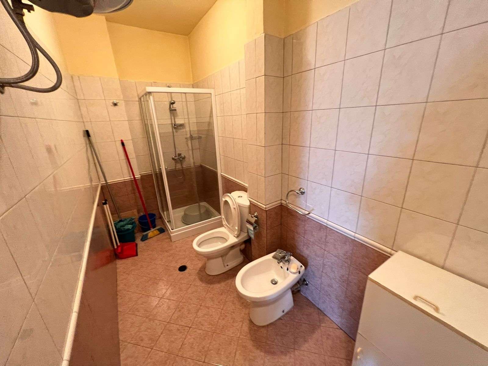 SHITET APARTAMENT 2+1 PRANE POLIKLINIKES